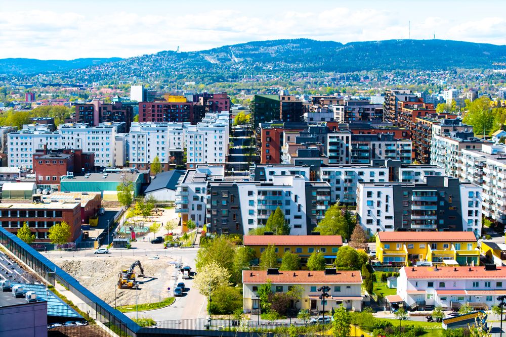 I fjor var det flere som flyttet ut av Oslo enn som flyttet til byen. Det kan bremse boligetterspørselen.