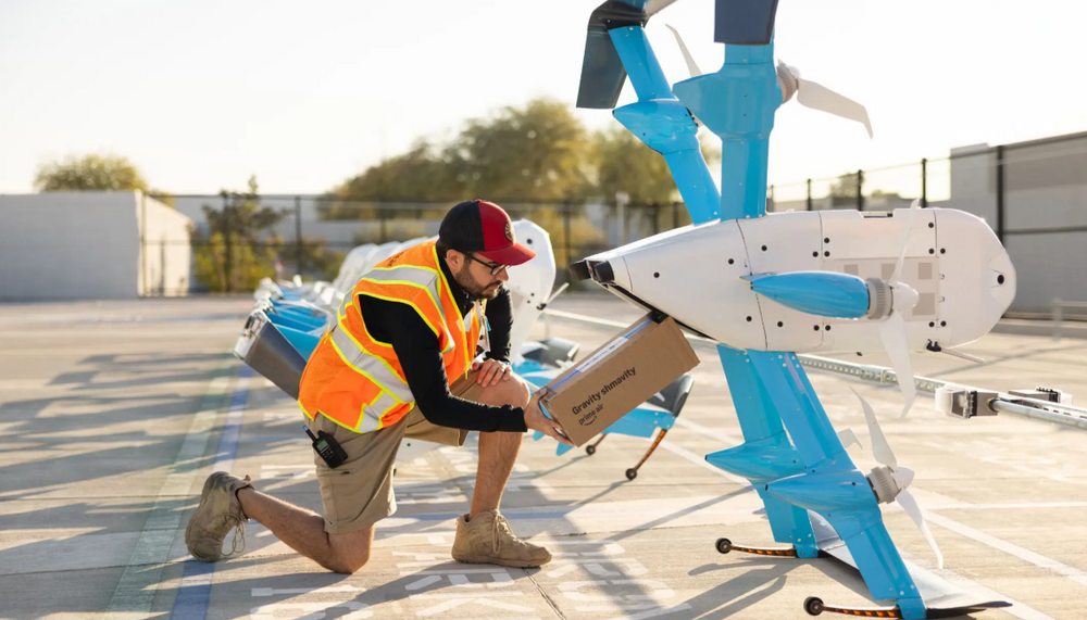 Amazon vil øke antallet droneleveranser. I dag brukes droner av modellen MK30.