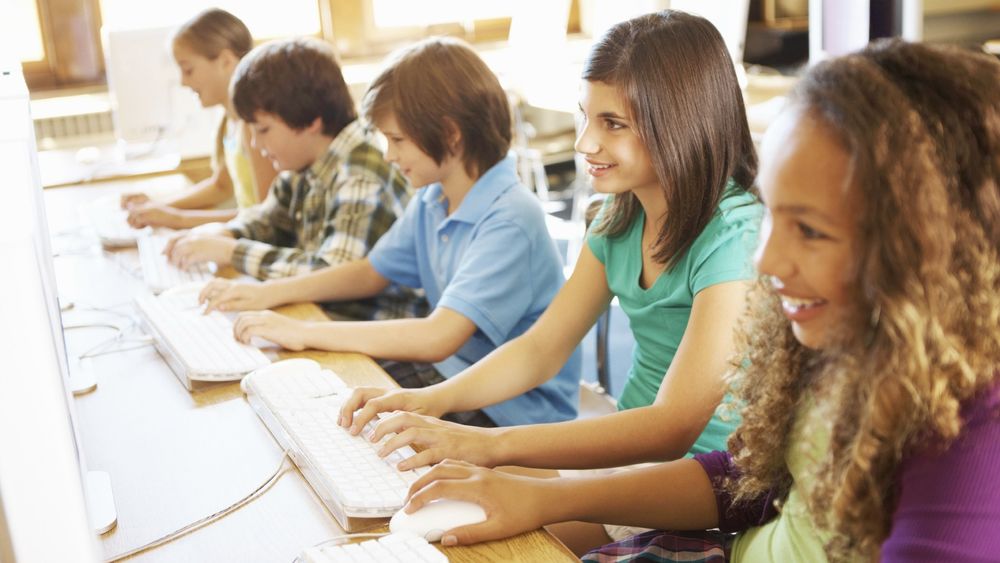 En undersøkelse blant skoleelever i Portugal viser at tilgang til bredbånd ikke har noen positiv effekt på karakterene. Litt mindre dårlig blir det på skoler der elevene ikke får tilgang til nettsteder som Youtube.
