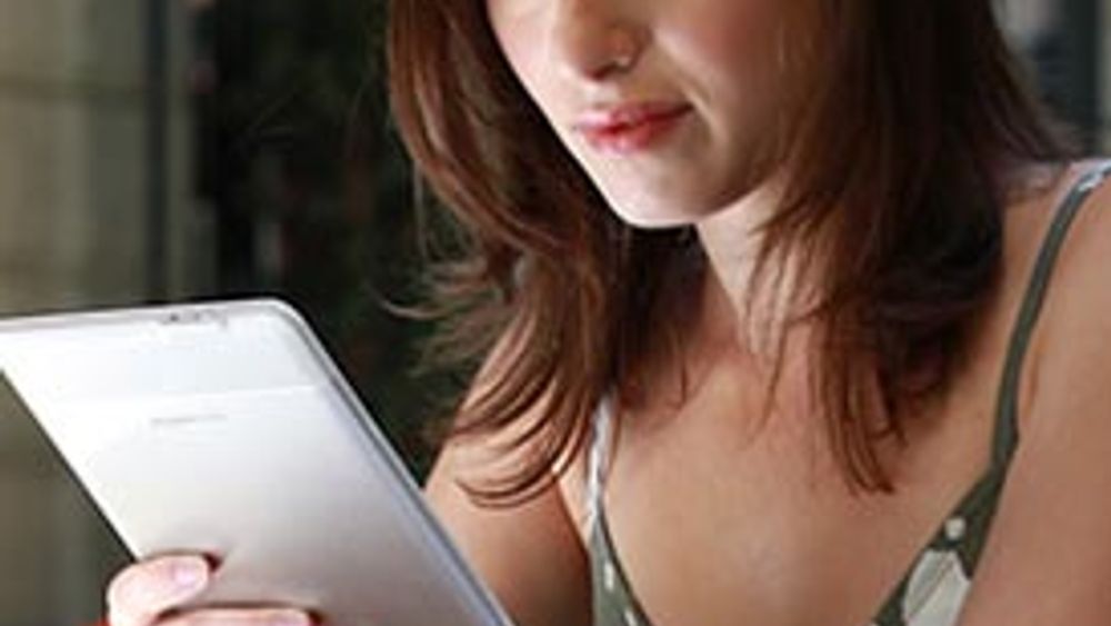 <p>Den veier mindre enn en vanlig paperback, reklamerer Amazon.</p>