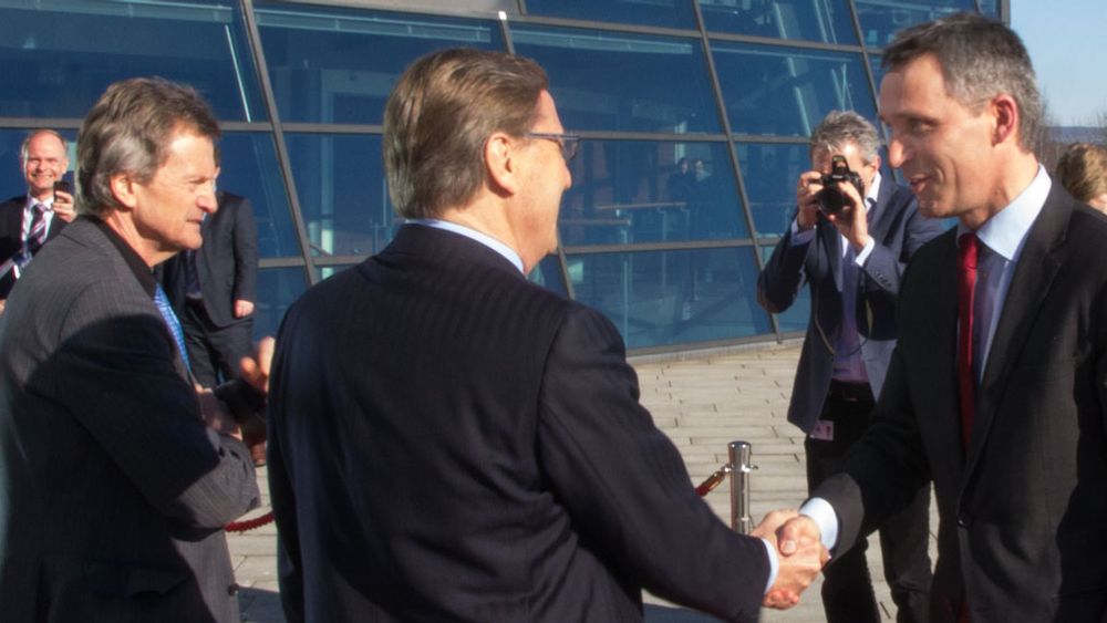 <p>Statsminister Jens Stoltenberg m&oslash;tte Telenors ledelse p&aring; Fornebu torsdag.</p>