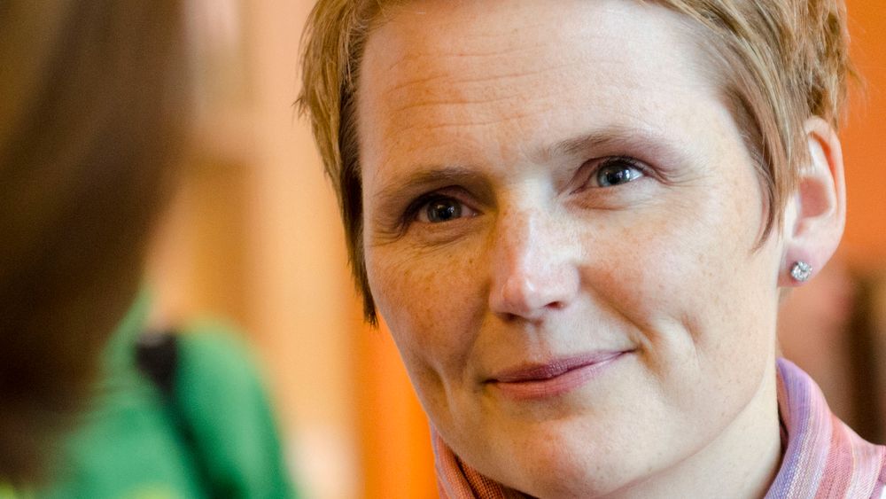 IT-minister Anna-Karin Hatt vil ha sjekket mobilnettene. Hun forventer at operatørene tar ansvar.