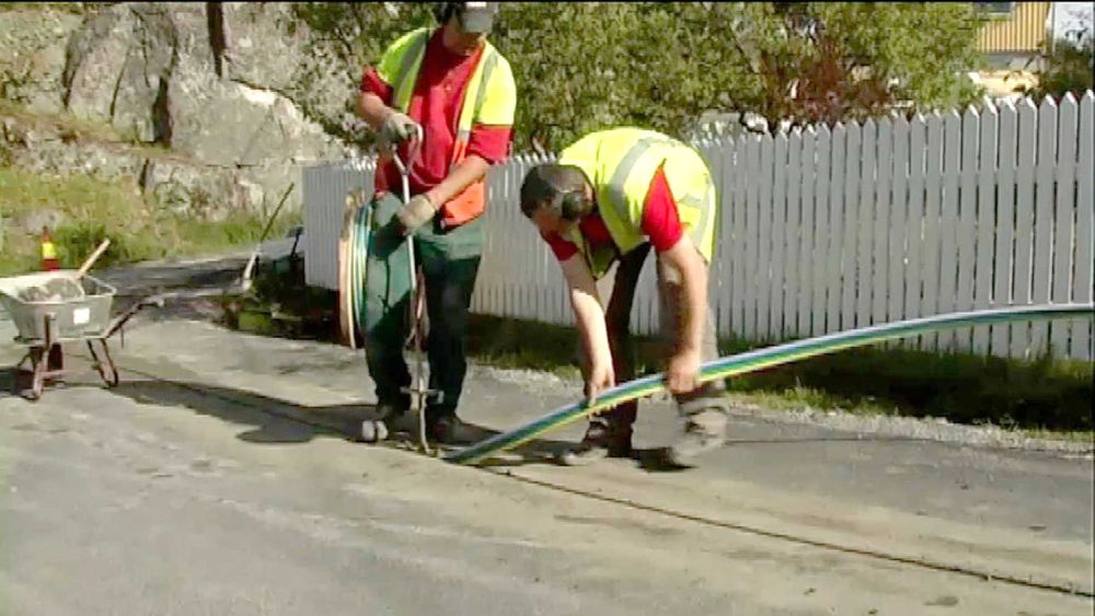 Mikrogrøfting er svært kostnadsbesparende sammenlignet med tradisjonell gravin, men mange kommuner tillater ikke dette i dag.
