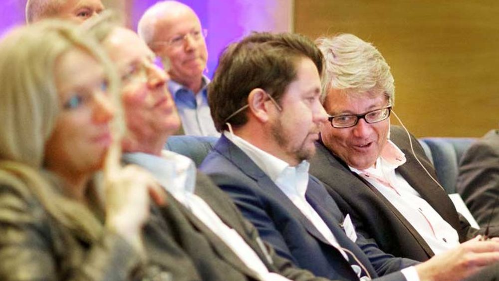 Tele2-sjef Arilld Hustad og Nexia-sjef Finn Terje Schøien under Telecruise. Schøien fikk oppdraget med å selge Nextnets 2,6 GHz-frekvens.