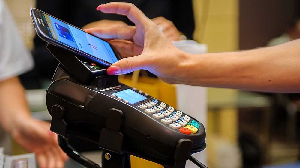 Etter tre måneders testing av kontaktløs betaling med mobiler i Ungarn, mener aktørene at tjenesten er klar til å markedsføres.
