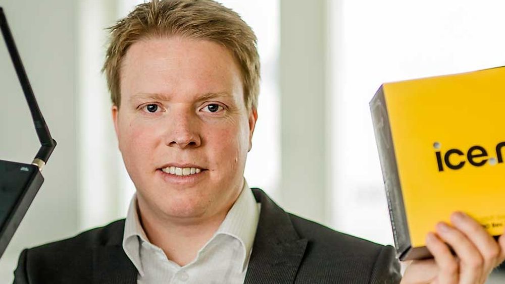 Ice-sjef Eivind Helgaker vil ikke kommentere om selskapet er interessert i å kjøpe hele eller deler av Tele2 Norge, men bekrefter at de har tatt opp et lån i obligasjonsmarkedet på 1,5 milliarder svenske kroner.