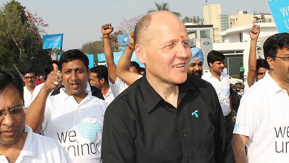 Telenors Asia-sjef Sigve Brekke på en av sine kampanje-reiser for Uninor i India.