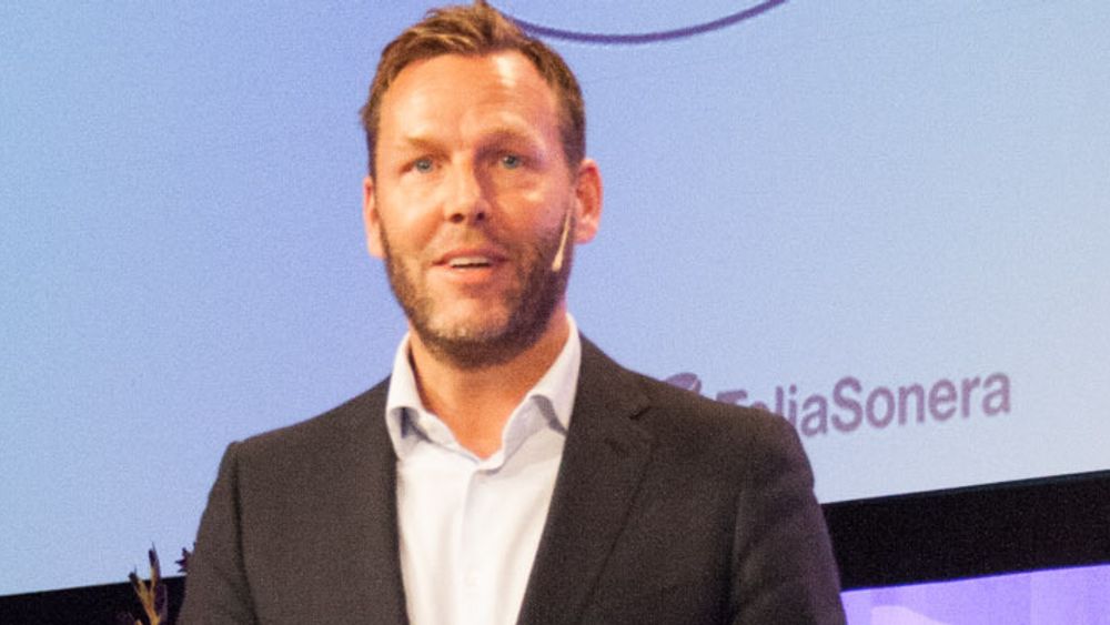 Konsernsjef Johan Dennelind i Teliasonera er opptatt av konvergens, og vet ikke hvor lenge han kan tillate seg å være uten fastnett i Norge.
