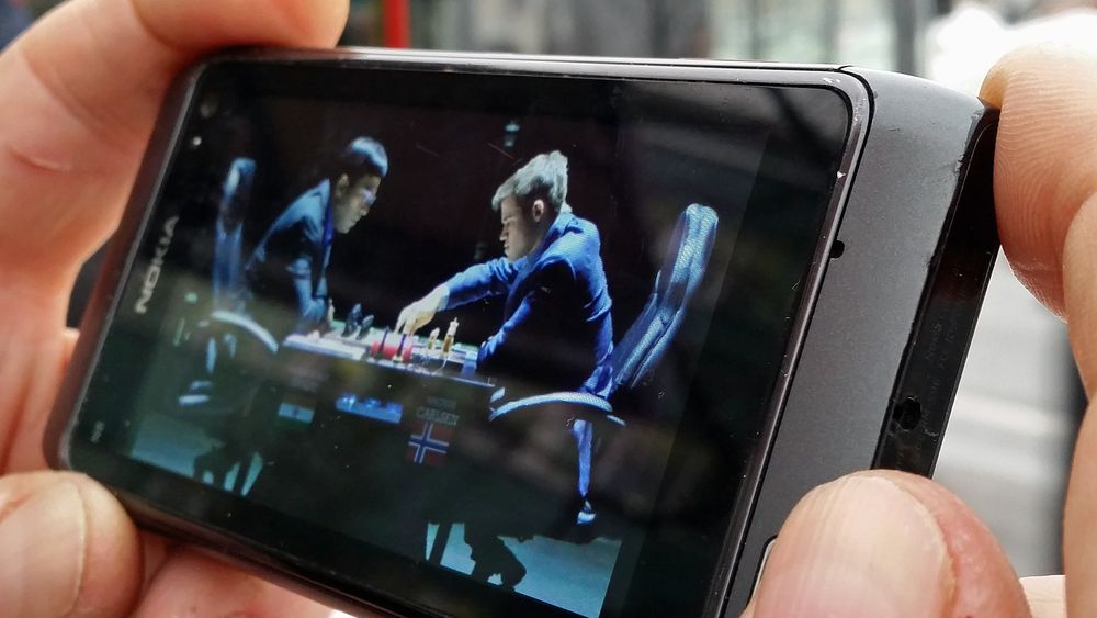 Magnus Carlsens bataljer mot Viswanathan Anand kunne følges på mobilen.