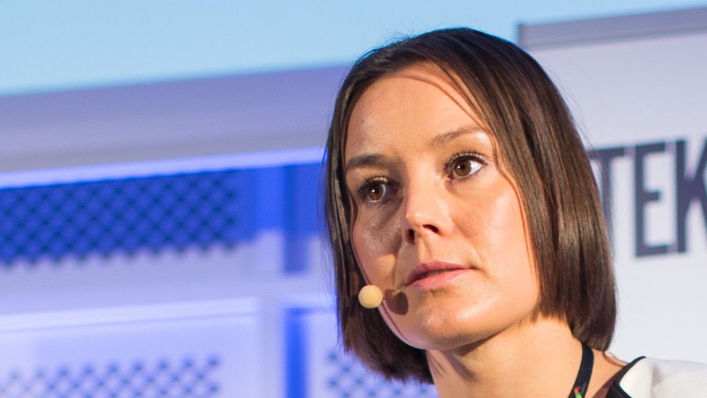 Daglig leder Nina Kristin Vesterby i Homenet vurderer Telenor fibertilbud, men håper prisene blir justert ned fra det nivået de har fått presentert.