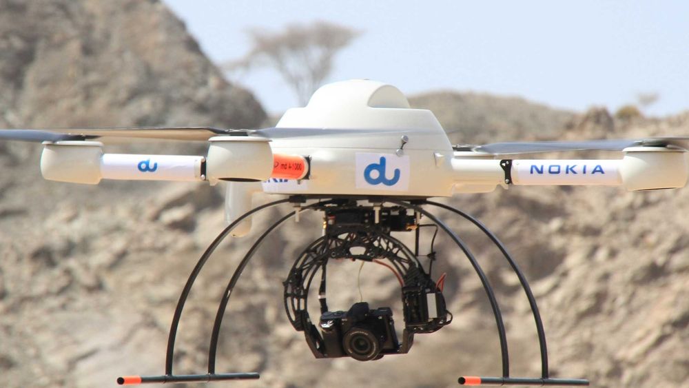 Her benyttes dronen til å teste sikten fra en planlagt mobilmast.