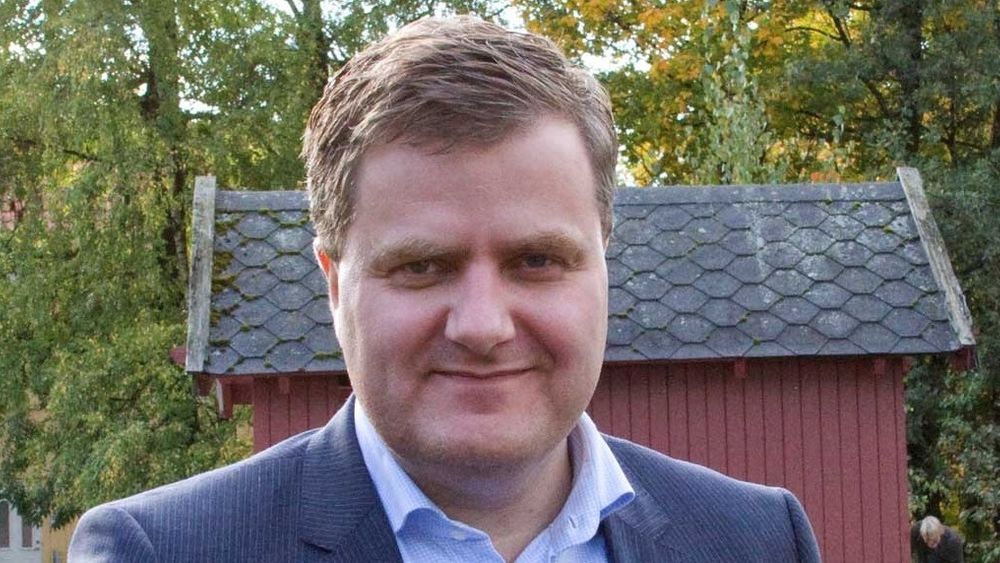 Administrerende direktør Trond Skjellerud i Eidsiva bredbånd forsøker å utnytte dugnadsånden for å få økt fiberutbygging i Hedmark og Oppland.