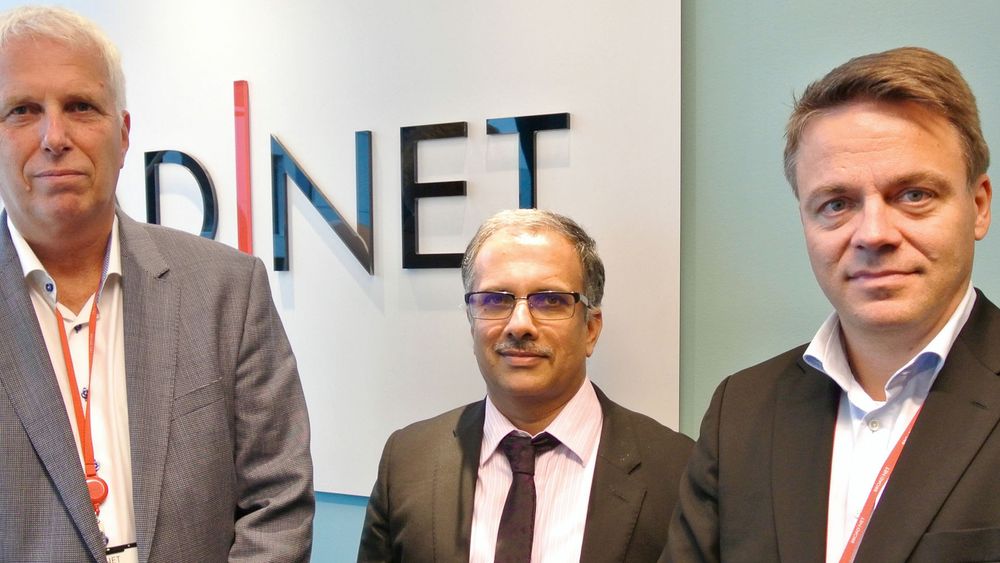 Ansatterepresentant i Broadnet-styret, Kjell Kristiansen, konserndirektør TS Narayanani Tech Mahindra i Europa og Broadnet-sjef Martin Lippert, fotografert da overføringen av 126 medarbeidere og IT-drift ble kunngjort.
