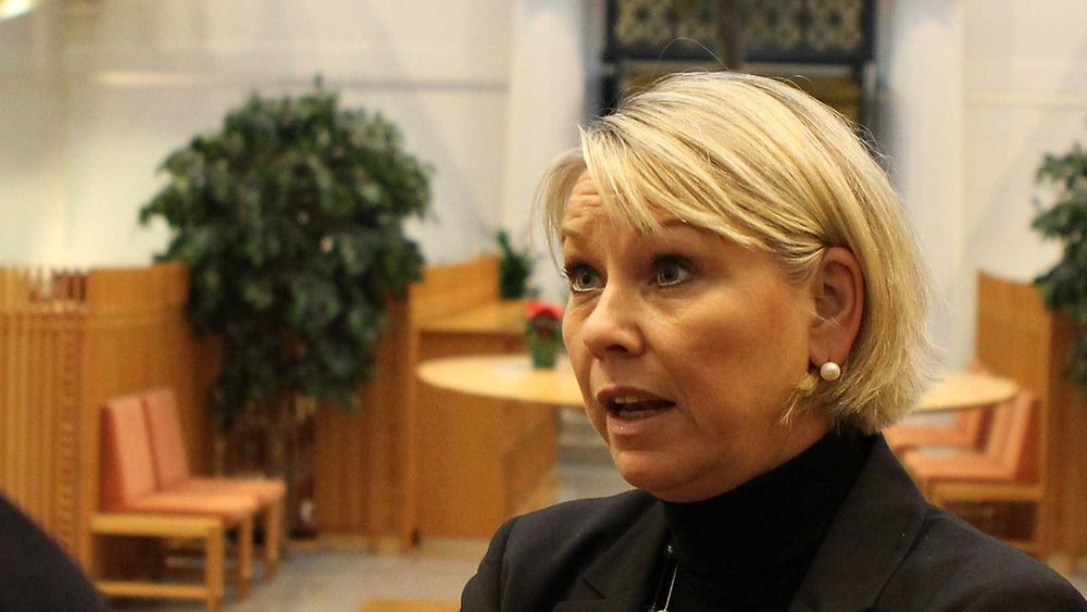 Næringsminister Monica Mæland forventer at Telenor jobber videre med kvinneandelen i ledergruppa.