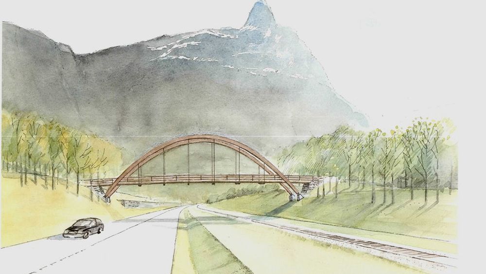Ner Hole bru blir godt synlig i terrenget, men den får sterk konkurranse om oppmerksomheten av det mektige Romsdalshorn i bakgrunnen. (Ill.: Arkitekt Rolf Gulbrandsen)