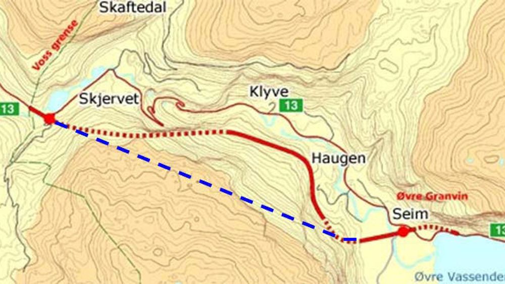 Kartet viser parsellen mellom Øvre Granvin og kommunegrensen mellom Granvin og Voss. Den stiplete blå linjen er Skjervstunnelen. De stiplete røde linjene er tunnelene som ikke kom lenger enn til planleggingsstadiet. Tunnelen lengste til høyre ble tatt ut av Vossapakko på et tidligere stadium.