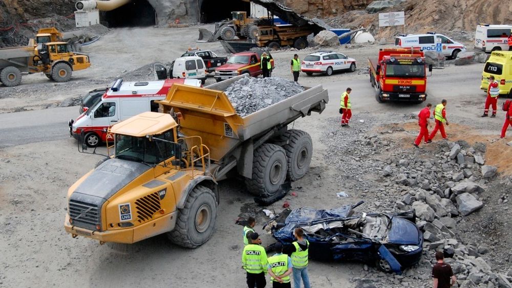 En bilfører ble drept av en dumper i forbindelse med ulykken på riksvei 402 i Lillesand i 2008.