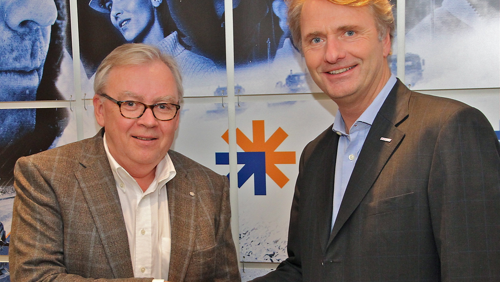  Leif L. Ludvigsen, direktør forretningsstøtte hos Mesta (t.v.), og administrerende direktør i Cramo AS, Bent Nygren, konstaterer at det blir minst to nye år med samarbeid. 
