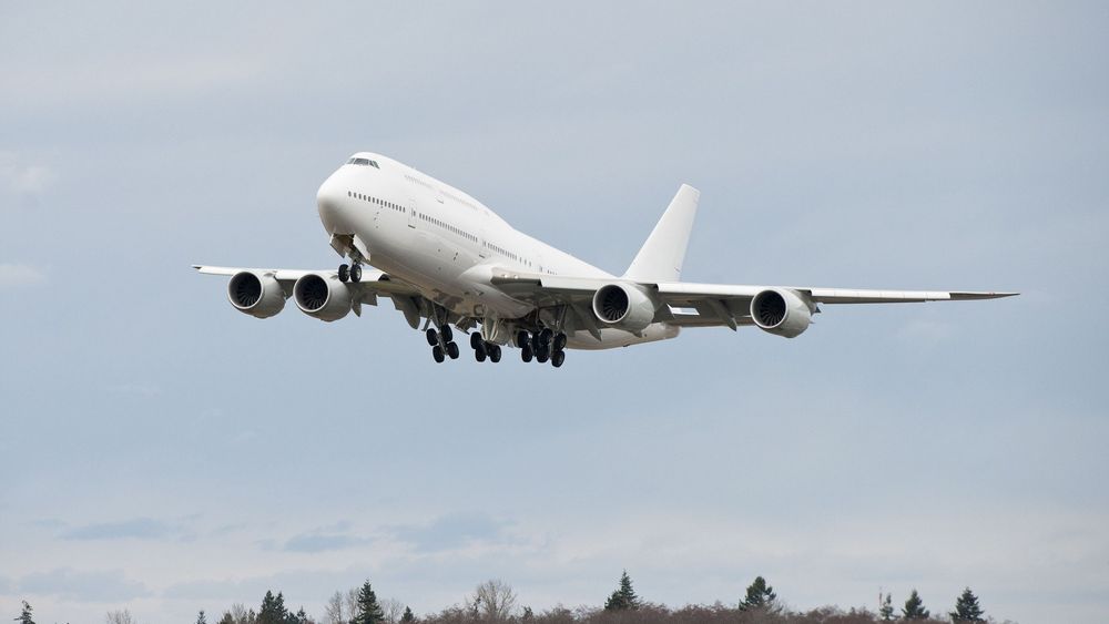 Boeing har tidligere frarådet sine kunder å frakte litiumbatterier som gods i passasjerfly. Her er et Boeing 747-8I i vip-konfigurasjon på leveringsferden fra Boeing-fabrikken.