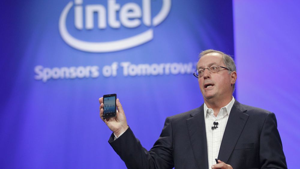 Intel leverer sterke tall, selv om de ikke er spesielt tungt tilstede innen mobile enheter. Her er Intels toppsjef, Paul Otellini, på en utviklerkonferanse i USA fra september i år.  