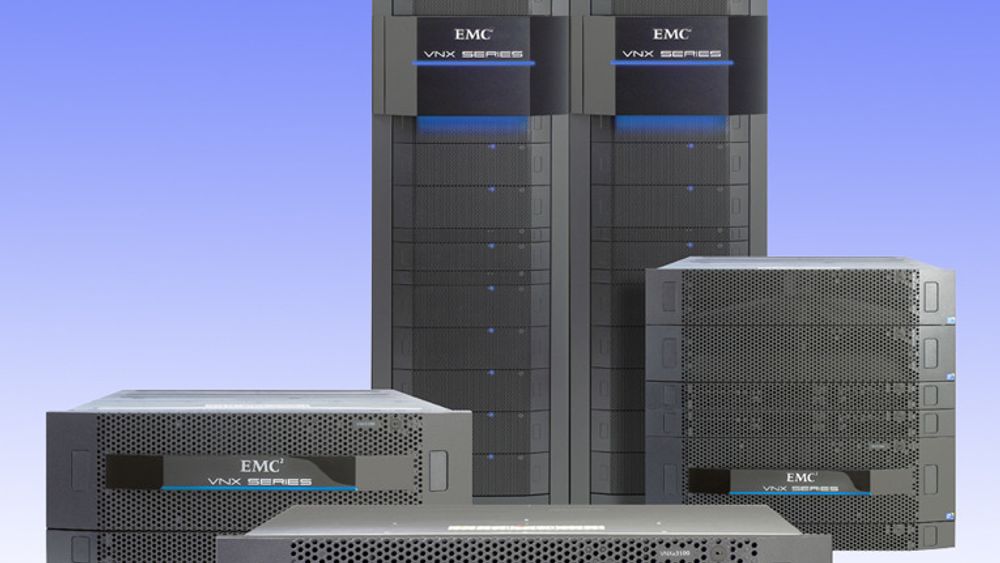 EMCs nye VNX-familie erstatter mange av selskapets eksisterende produkter, blant annet både Clariion og Celerra. 2 U-enheten i første rekke er en VNXe 3100, beregnet på småbedrifter. Prisen starter på 60.000 kroner for seks disker på til sammen to terabyte effektiv lagringskapasitet. Enheten kan bygges ut til 96 disker.