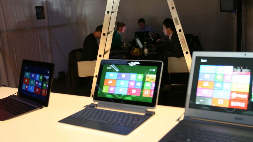 Salget av pc-er stuper både i verden og her hjemme i Norge. Bildet er fra Windows 8-lanseringen i Stockholm i forrige måned.