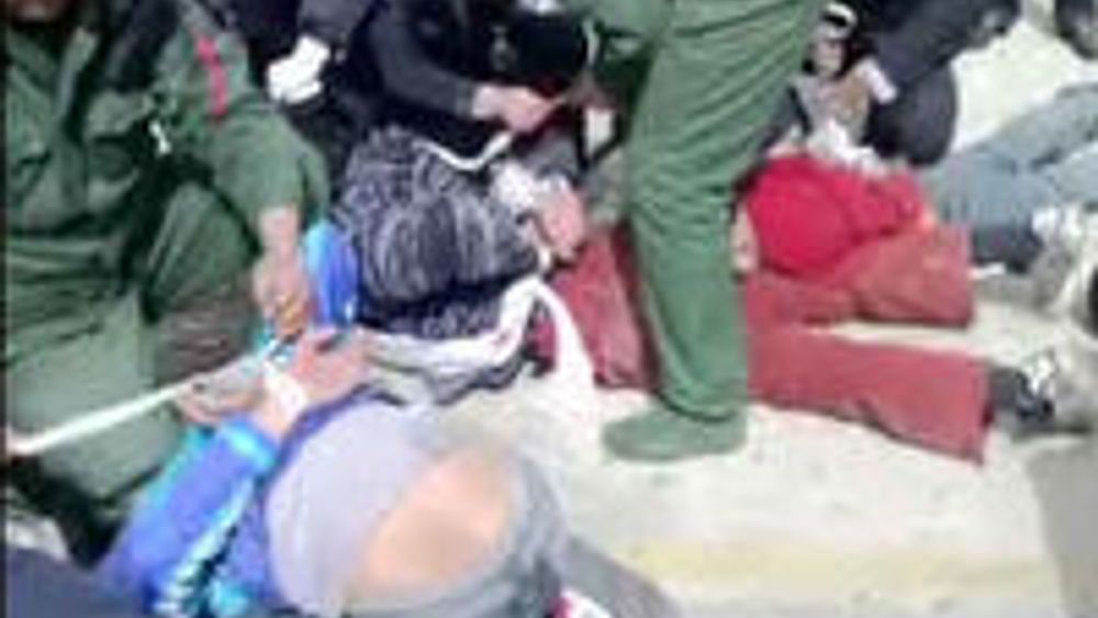 Den tibetanske eksilregjeringen har lagt ut videoer som skal vise mishandling av demonstranter i Tibets hovedstad Lhasa.