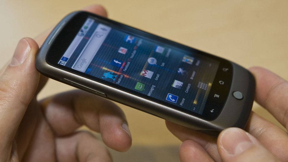 Den første (og siste?) mobiltelefonen som bærer Googles eget navn: Nexus One.