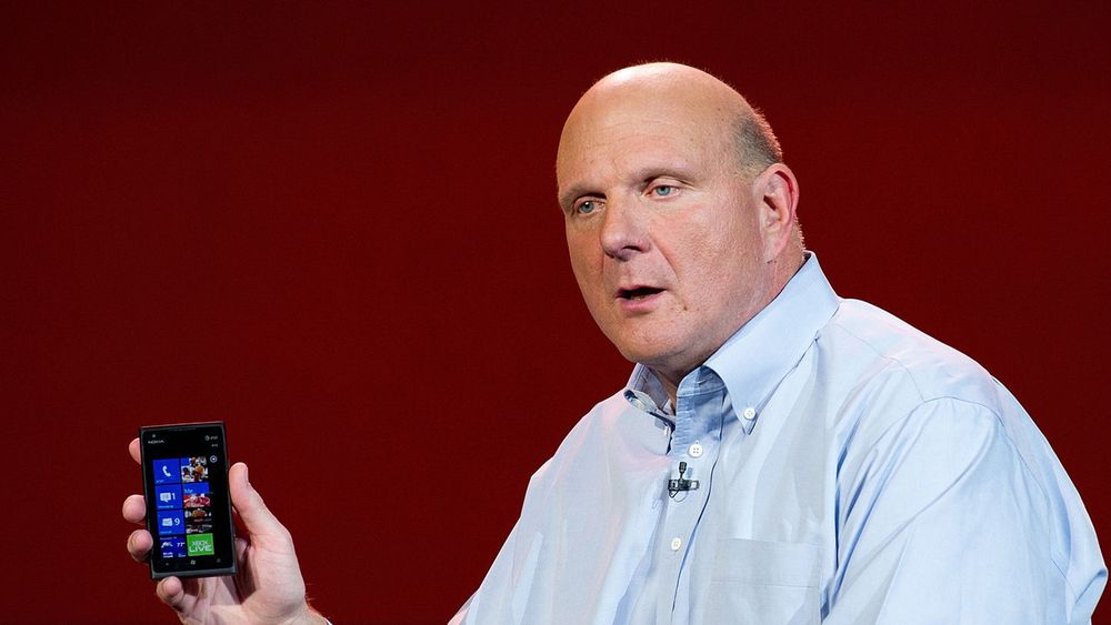 Vil Steve Ballmer satse på et eget Microsoft-nettbrett? Ryktene skal ha det til at giganten vil lansere et eget nettbrett mandag. 