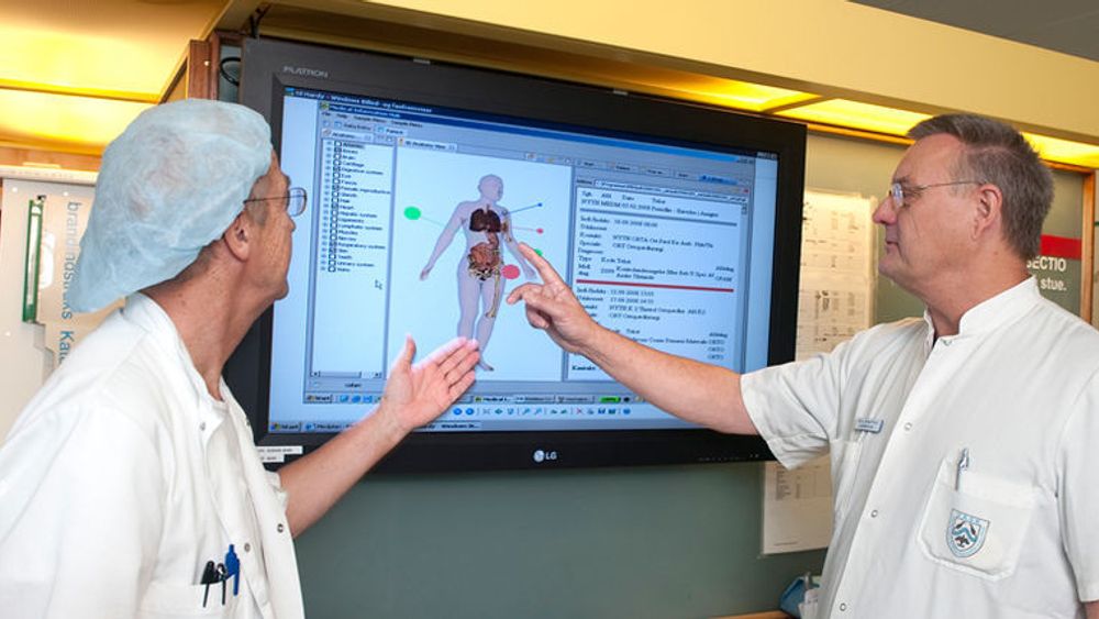 3D-modellen gjør at legene ved Sygehus Thy-Mors i Thisted raskt kan sette seg inn i pasientens helhetlige helsetilstand, og «zoome» inn på detaljer som vises i klartekst til høyre i skjermbildet. (foto: Michael Bo Rasmussen, Baghuset)