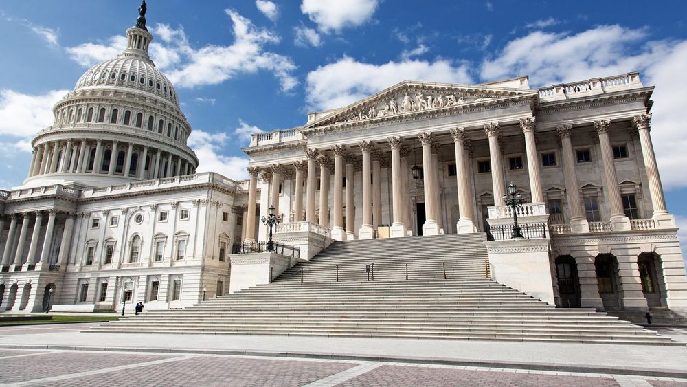 THE HILL: (fra v.) Den amerikanske Kongressen ligger vegg i vegg med USAs høyesterett.