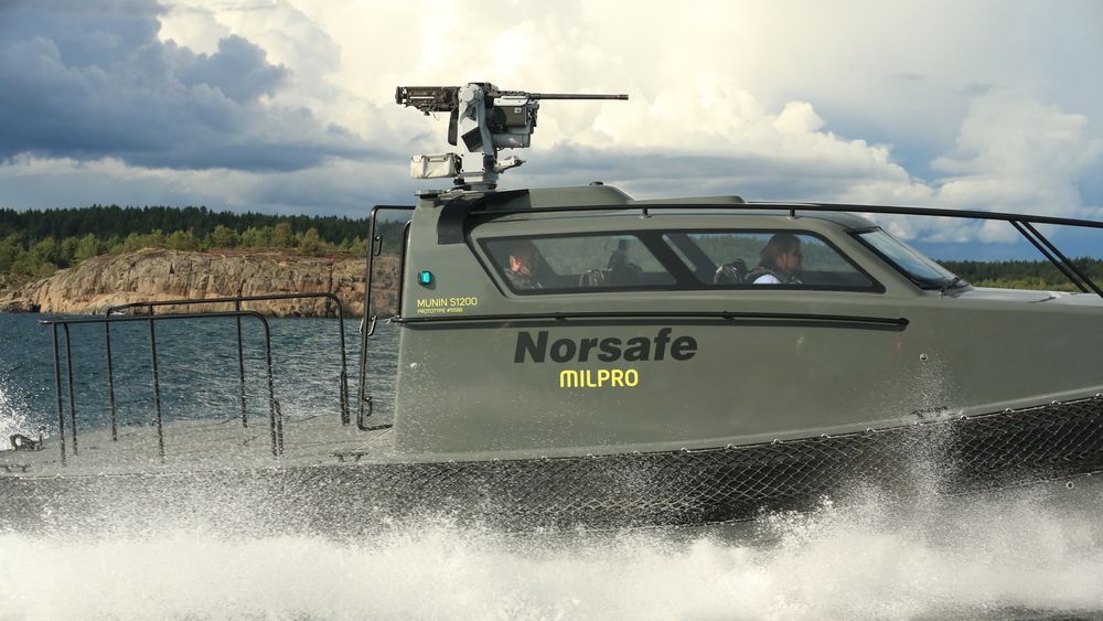 Norsafes Munin S1200-prototyp med Kongsbergs fjernstyrte våpenstasjon Sea Protector. 
