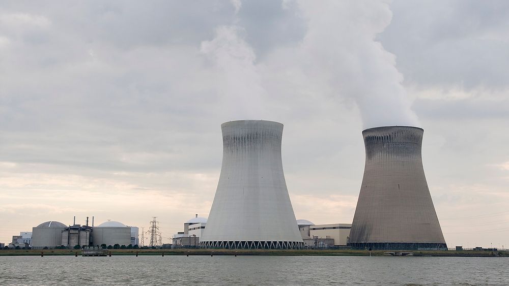 Atomreaktoren ved kjernekraftverket i Doel, like utenfor Antwerpen i Belgia, er én av to hvor det er funnet tusenvis av sprekker i stålet. 