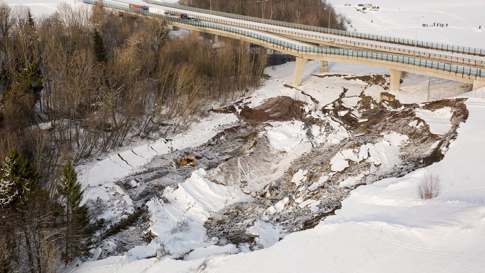 Vegvesenet opplevde utfordrende grunnforhold da de skulle bygge Skjeggestadbrua som nå er delvis kollapset.Foto: Tore Meek / NTB scanpix 