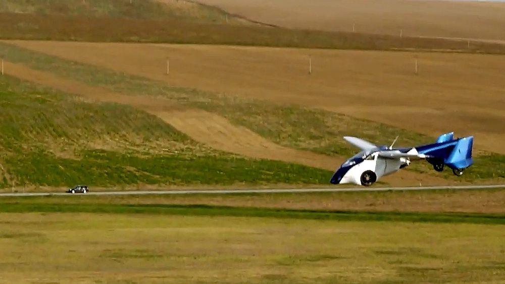 Aeromobils prototyp 3.0 har vært i lufta siden i fjor høst. Etter en skjermlanding 8. mai er flytestene nå satt midlertidig på vent. 