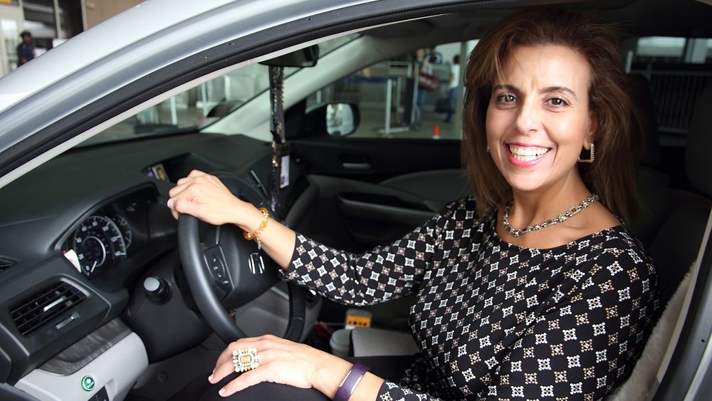 Nancy Zabak ble Uber-sjåfør i Houston etter at hun mistet jobben i oljebransjen. - Det har vært veien ut, sier hun til Teknisk Ukeblad. 