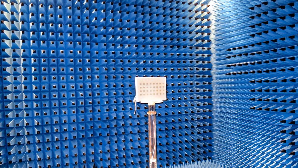 Prototyp: Antennen som er konstruert ved Høgskolen i Narvik kommuniserer bredt i området 4,4 til 4,9 GHz. Antennen er målt i antennelabben ved NTNU, og tapene er begrenset til mellom 3 og 4 dB. En fremtidig variant av antennen kan bruke MEMS-elementer i svitsjenettet i stedet, og det vil kunne halvere tapene.           