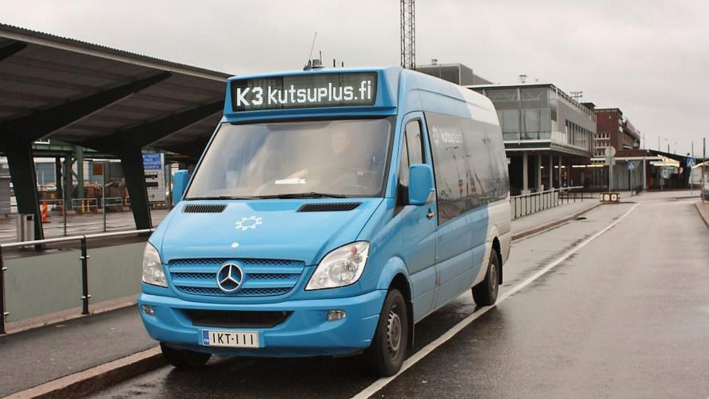 Kutsuplus er en blanding mellom buss og taxi der passasjerene hentes på døren, men sitter på mens bilen plukker opp flere. 