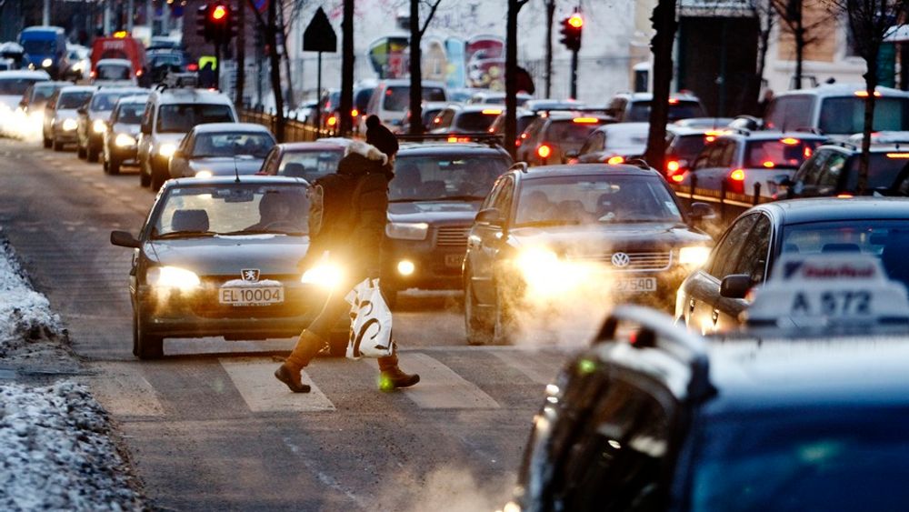 FÅR MAKT: Samferdselsdepartementet får nå fullmakt til å gjennomføre trafikkregulerende tiltak for å hindre alvorlig forurensning.
