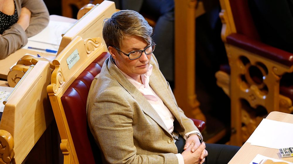 Klima- og miljøvernminister Tine Sundtoft (H) fikk i dag en rekke spørsmål i Stortinget rundt elektrifisering av Utsirahøyden.