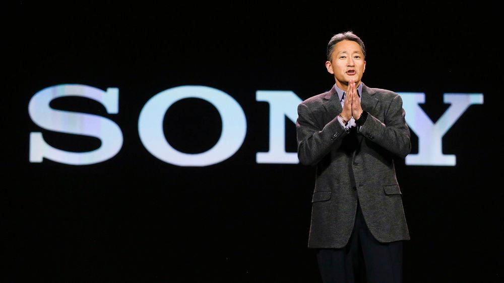 Sonys Kazuo Hirai, her under sin keynote på CES i Las Vegas i januar, har planer om å slippe en smarklokke som er en eneste stor skjerm, ifølge Bloomberg. 