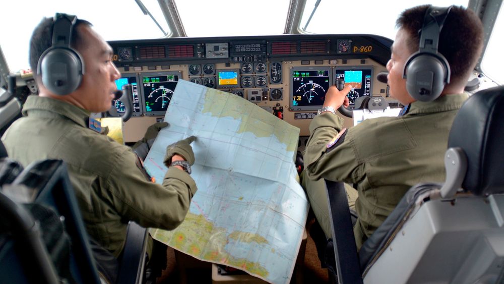 Indonesia bekrefter funn av vrakrester fra savnet fly.  