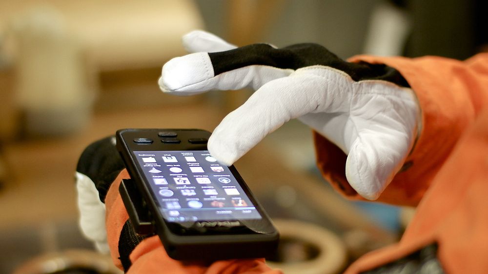 Å bruke mobile enheter til å registrere og rapportere data fra vedlikehold i felten, kan øke effektiviteten. Med Bartec Pixavi's smarttelefon for eksplosjonsfarlige områder, kan teknologien nå også tas i bruk offshore.