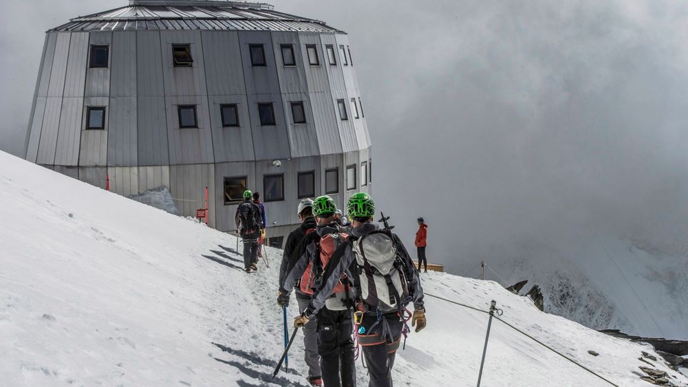 Refuge du Gouter ligger på 3835 meters høyde på toppen av Aiguille du Gouter.