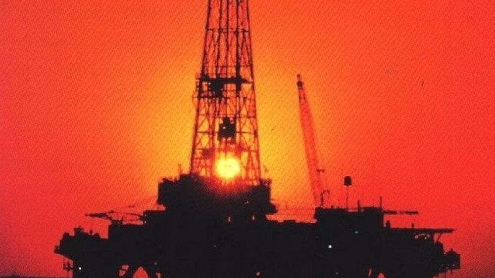 ILLUSTRASJONSFOTO: EXXONOljeinstallasjon borerigg oljerigg oljeplattform solnedgang Esso Exxon