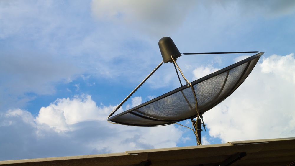 Ved hjelp av satelittkommunikasjon, skal dekningshullene i Norge tettes for at tjenester som AMS skal kunne fungere.