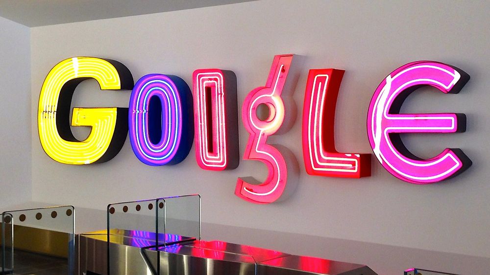 Google ansetter 4000 personer i året. Veldig få er nordmenn. Dette bildet er tatt i resepsjonen til Googles New York-kontor.