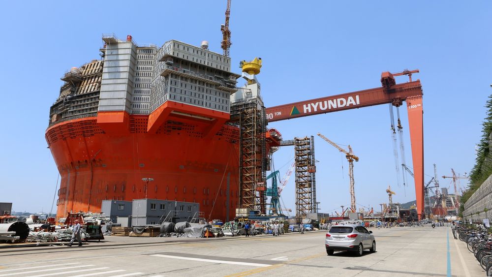 Her står Goliat-flytere på Hyundai Heavy Industries offshoreverft i Ulsan, Sør-Korea. Goliat FPSO står i H-dokken, der det 23. oktober var en dødsulykke i forbindelse med prosjektet. 