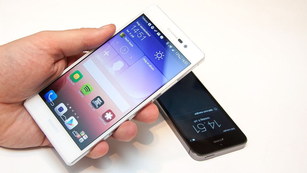 Huawei Ascend P7 ligner litt på iPhone, men kjører Android. De har imidlertid latt seg inspirere av iOS også. 