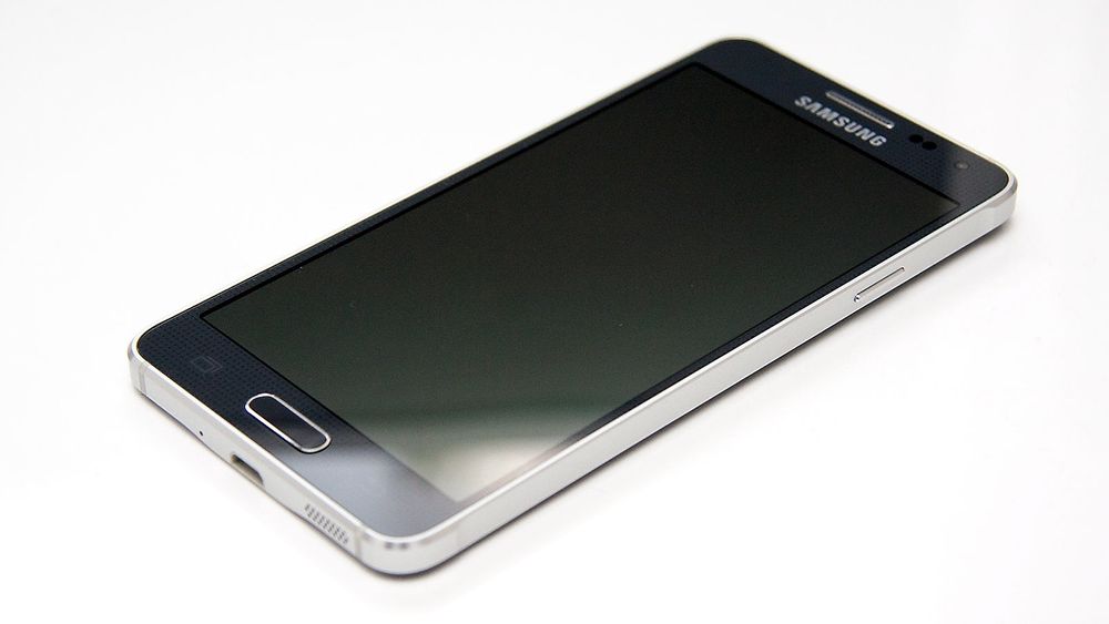 Samsung Galaxy Alpha er den første Galaxy-modellen med metallramme. 